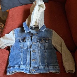 ❤️ 3/$20 &denim hooded jean jacket sweatshirt sleeves size 4-5